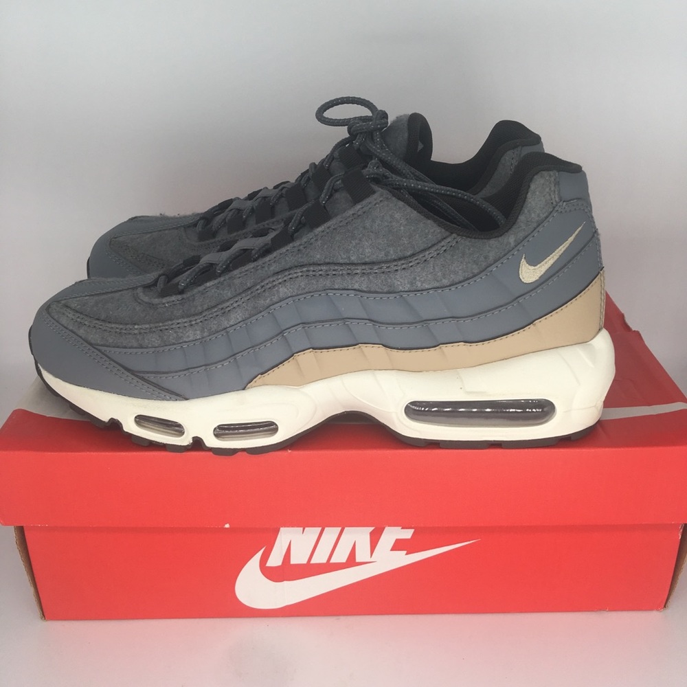 Nike air max 95 premium sz 9 with box